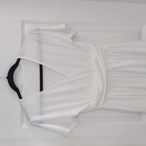 White Short Sleeve Dress With Side Pockets .. New, Never Worn